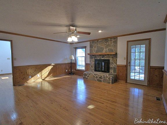 4th image of 702 Lake Dale Way