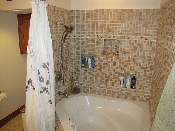 Jacuzzi Tub & Shower