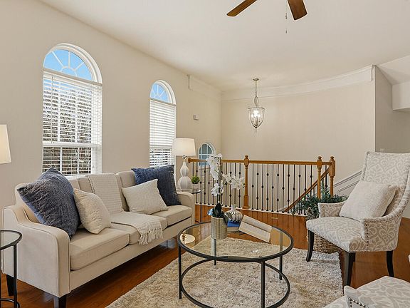 4th image of 2510 Silverpalm St