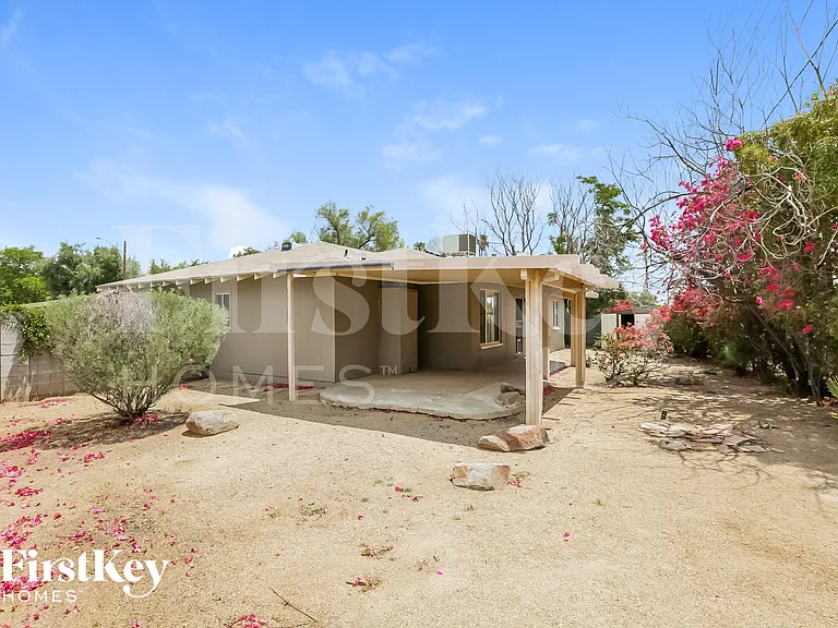 1357 W Sells Dr — Photo 14