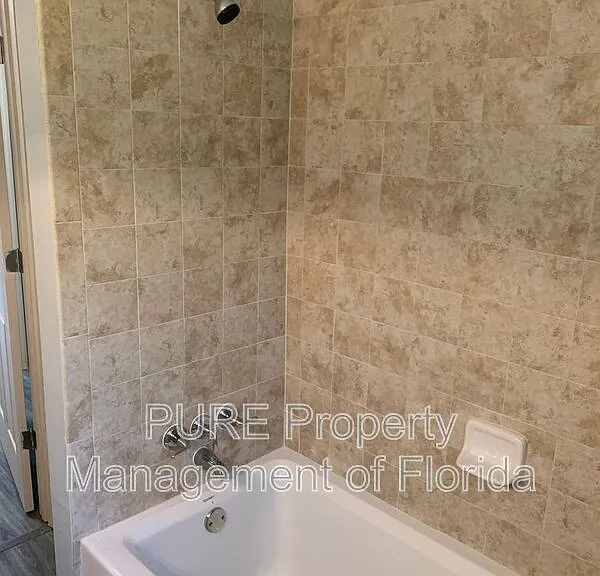 5575 NE 30th St #A — Photo 14