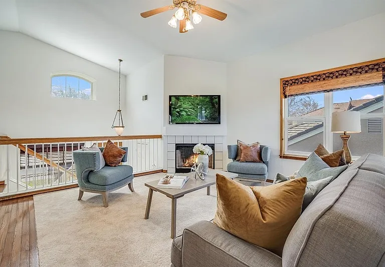 1561 Spring Ct — Photo 26