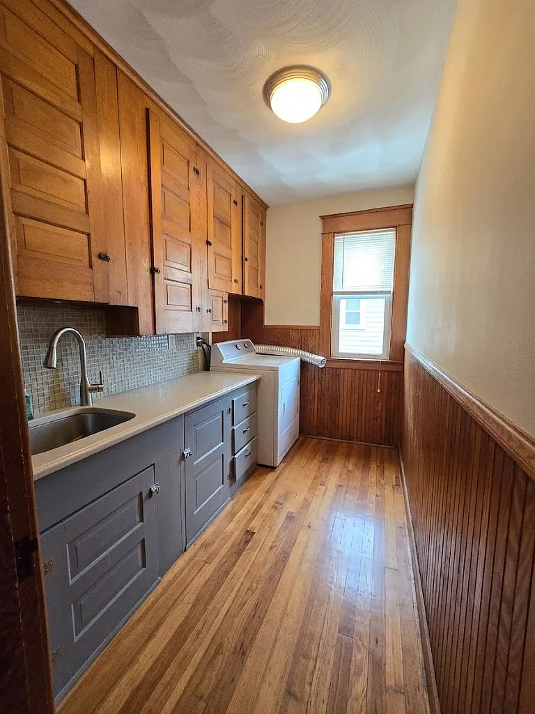 3 bed, 1328 sqft, $1,900 — Photo 1