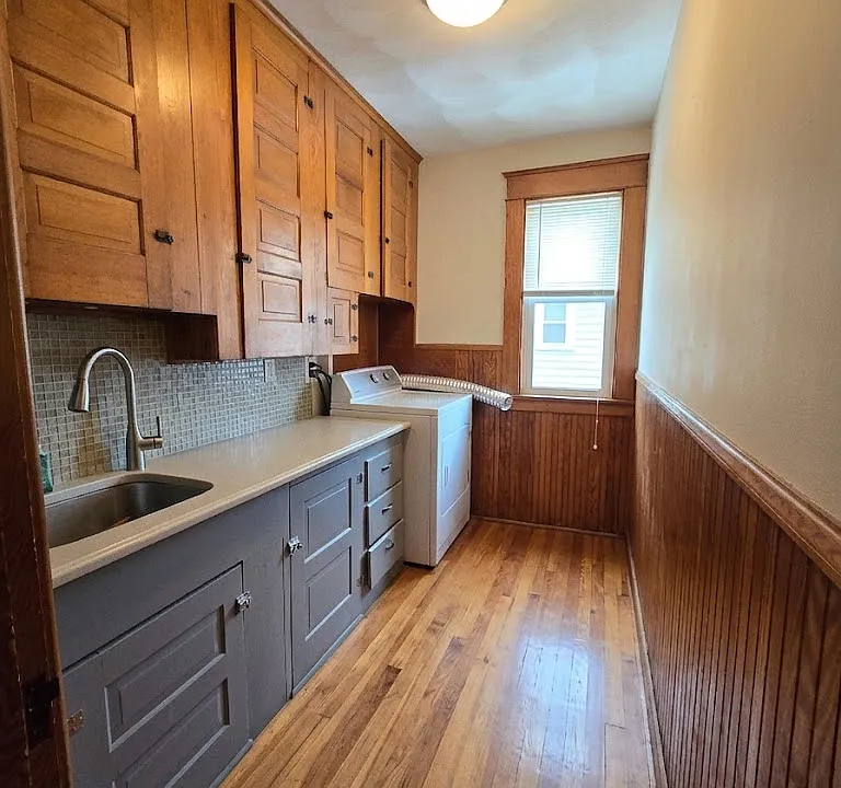 351 Robinson St #3