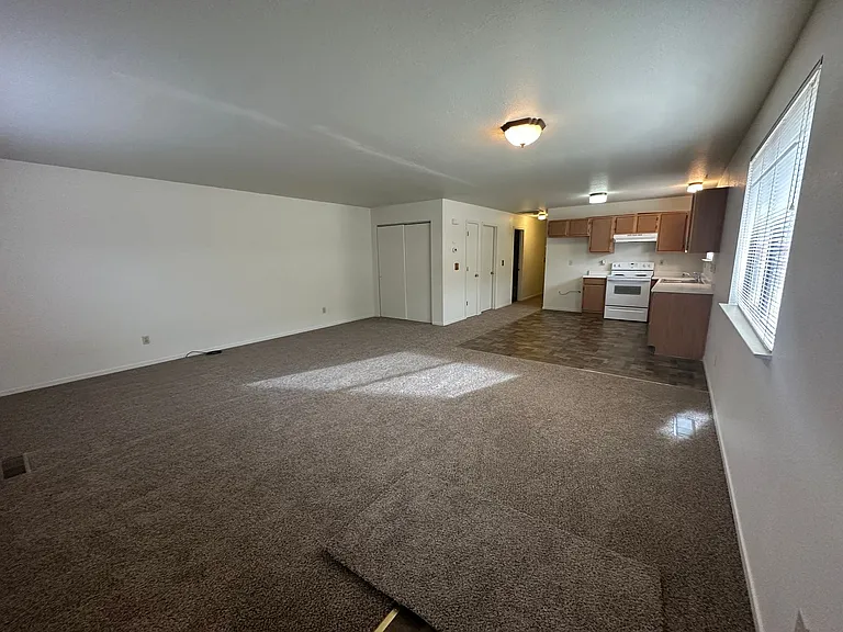 4186 Sherman Ln — Photo 2