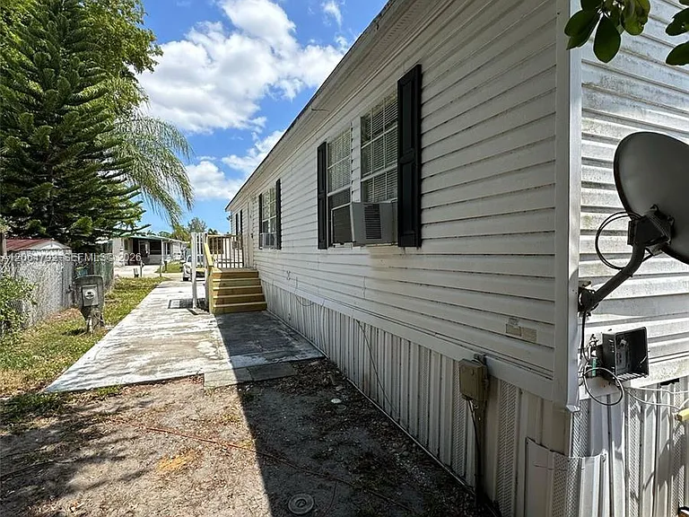 11832 Leeward Pl #H — Photo 22