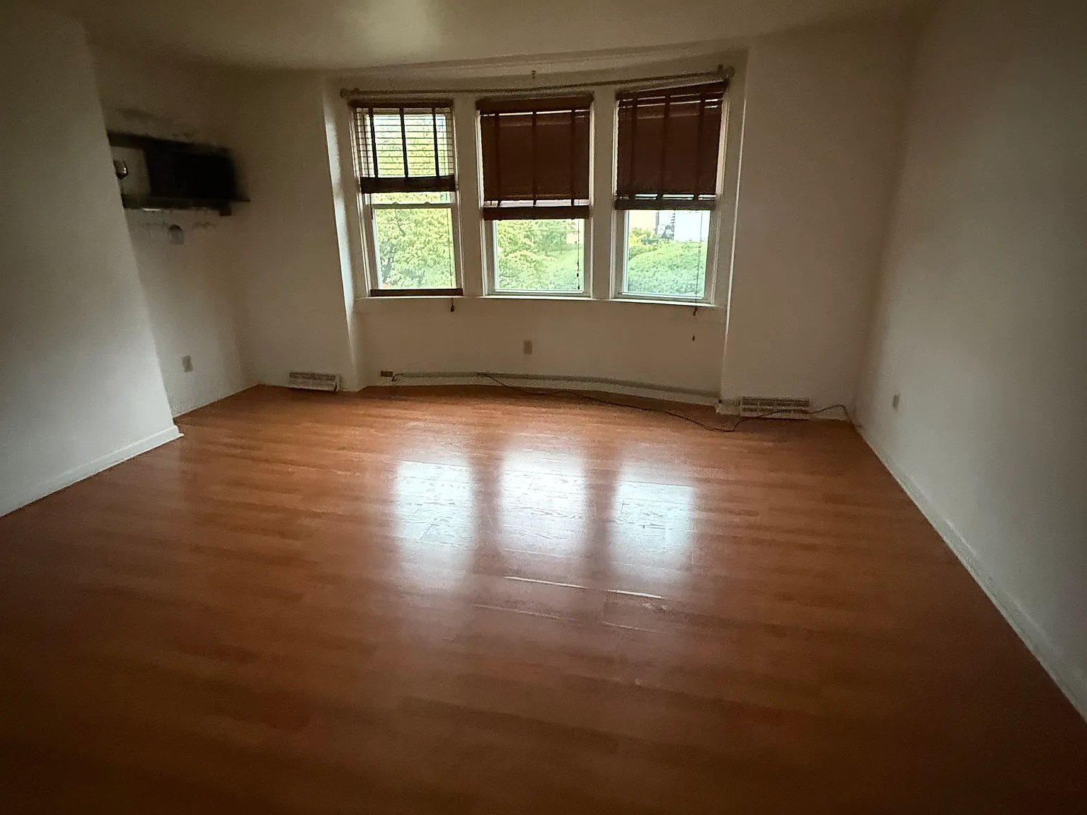 3 bed, $1,650 — Photo 3