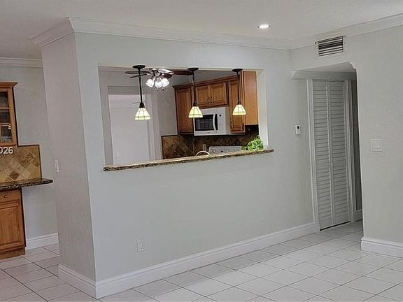 4th image of 10835 SW 41st Ter