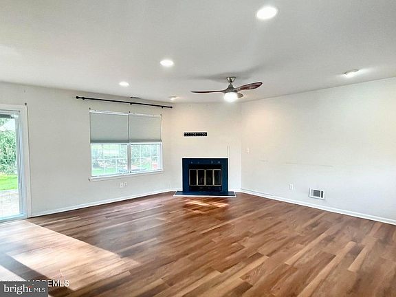 3rd image of 21 Evergreen Dr