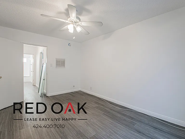 6066 Franklin Ave #6 — Photo 10