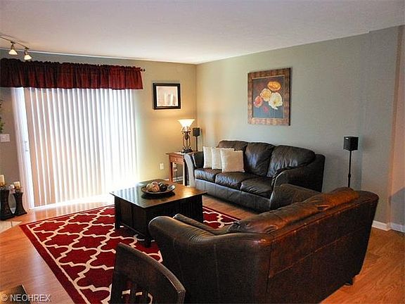 5th image of 935 Sturbridge Dr