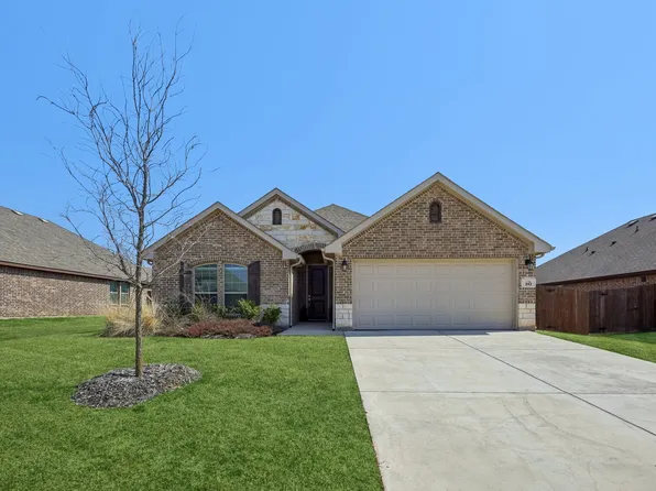 212 Magnolia Dr, Azle, TX 76020