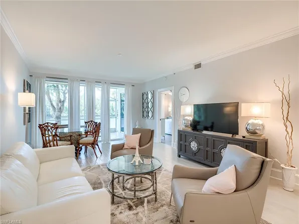 1016 Manor Lake Dr, Naples, FL 34110