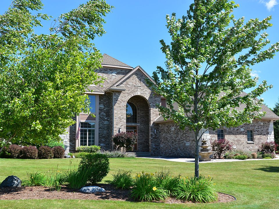1st image of N52W21464 Golfview Dr