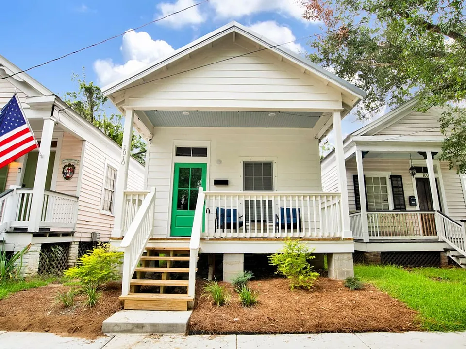 Caroline Ave