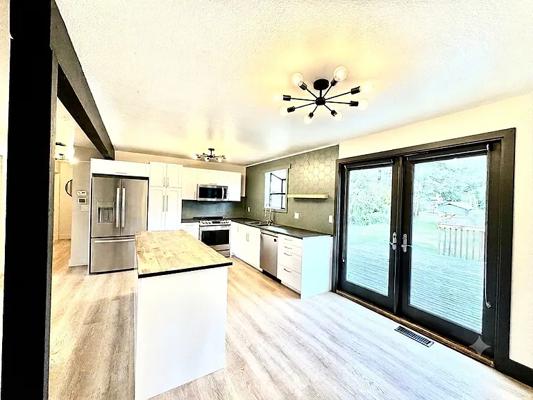 18 Jonathan Rd — Photo 4