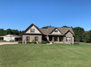 26 Roxey Dr, Fayetteville, TN 37334