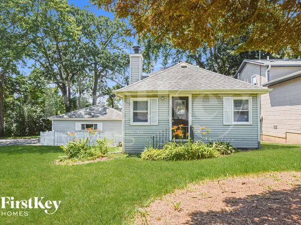 611 Oakwood Dr, Round Lake Beach, IL 60073