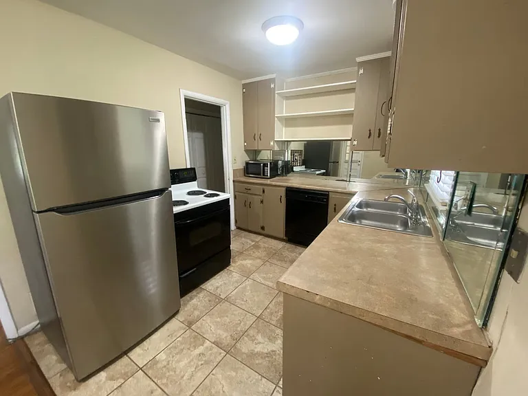 1004 E Magnolia Ave — Photo 10