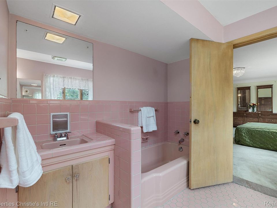 19262 Strathcona Dr, photo 29