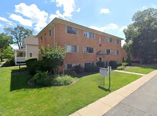 Welcome Home to 300 N Brockway Court, Palatine, IL 60067