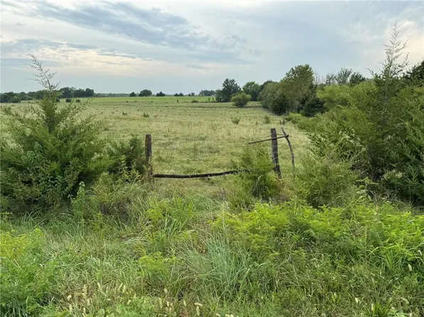 1 New Lancaster Rd, Paola, KS 66071
