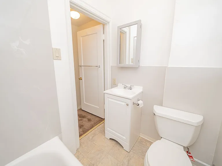 2867 MacArthur Blvd — Photo 17