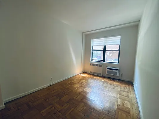 Rented by Bond New York | media 13