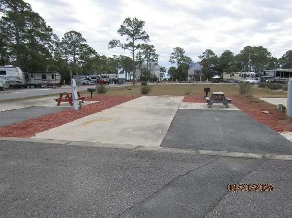 818 Haven Ct, Carrabelle, FL 32322