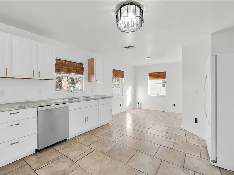 918 Acroft Ave — Photo 9