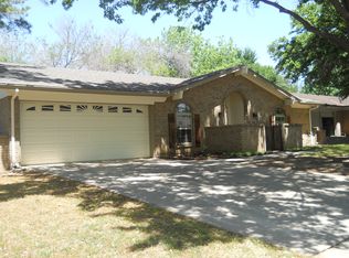 612 Lewis Dr, Hurst, TX 76054