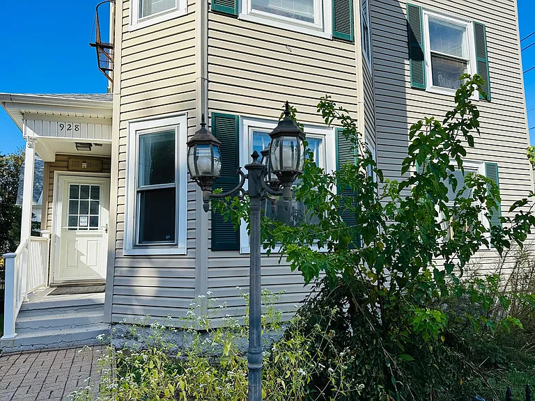 928 High St #1 — Photo 2