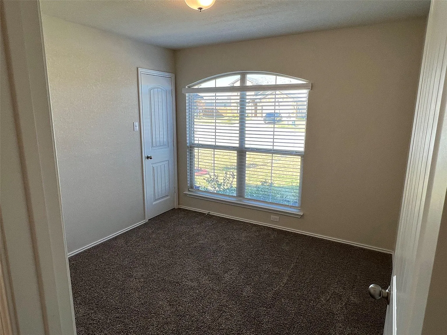 3 bed, 2.0 bath, 1557 sqft, $1,750 — Photo 2