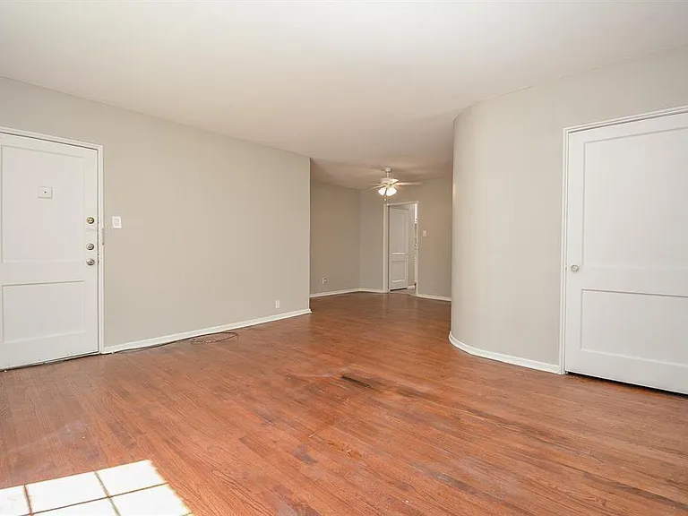 2718 Wroxton Rd #3 — Photo 8