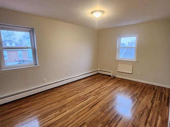 4th image of 827 Vincent Ave #2