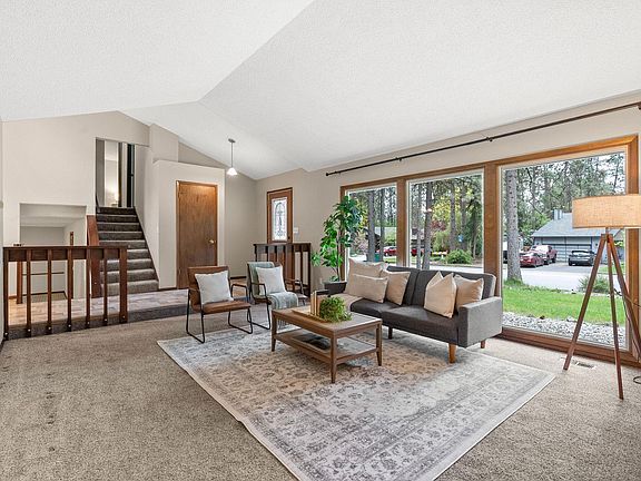 3rd image of 527 E Glencrest Dr
