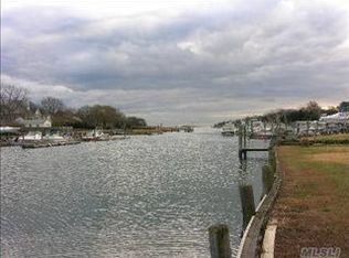 17 E Rampasture Rd, Hampton Bays, NY 11946