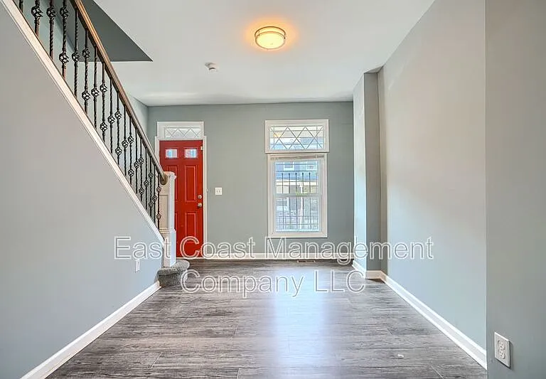 2408 Llewelyn Ave — Photo 4