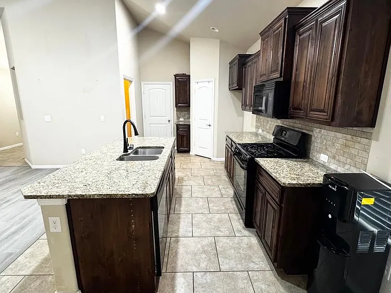 6608 Vanguard Rd — Photo 4