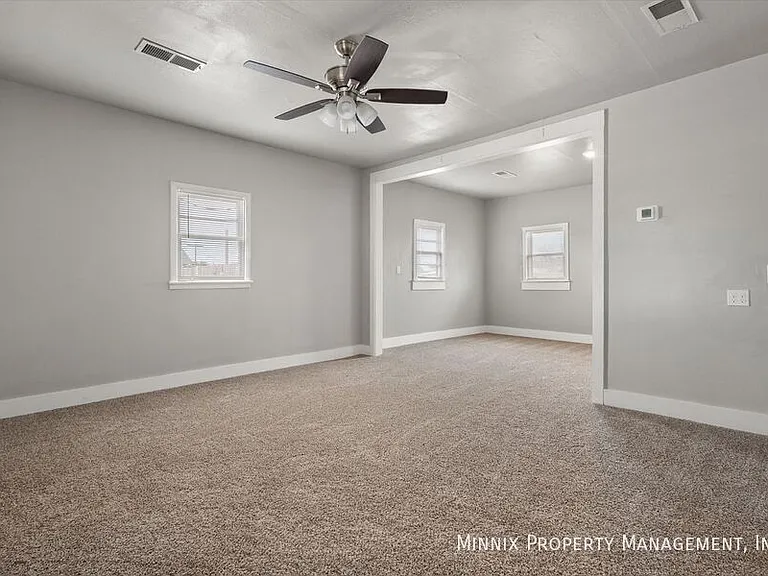 1302 Avenue E #1 — Photo 23