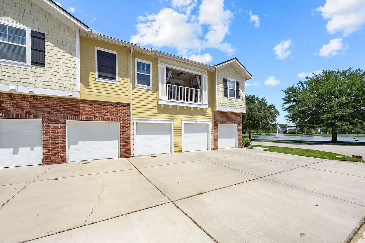 3 bed, 2.0 bath, 1327 sqft, $1,850 — Photo 1