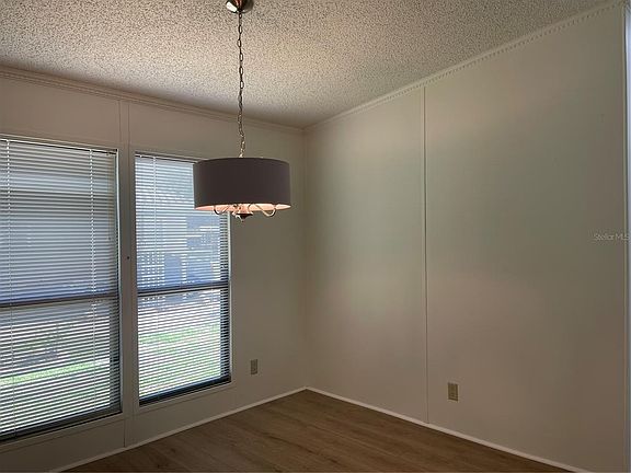 5th image of 603 Robin Ln