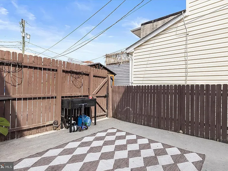 1824 S Charles St — Photo 28
