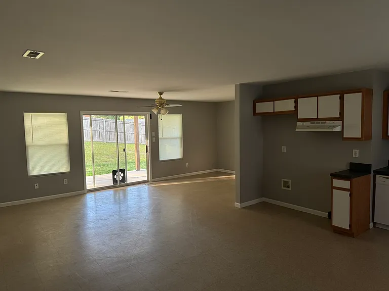 204 Armstrong Ln — Photo 14
