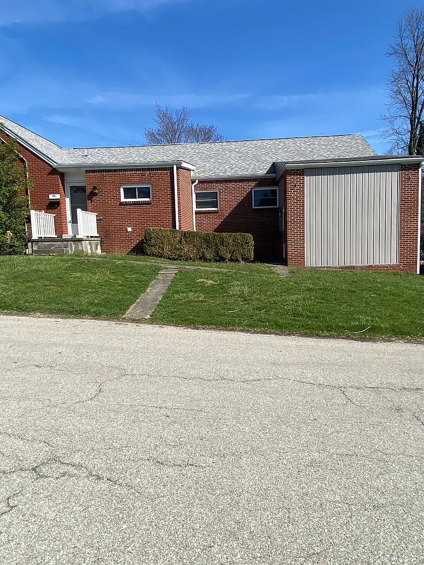 209 1/2 N Church St photo 1