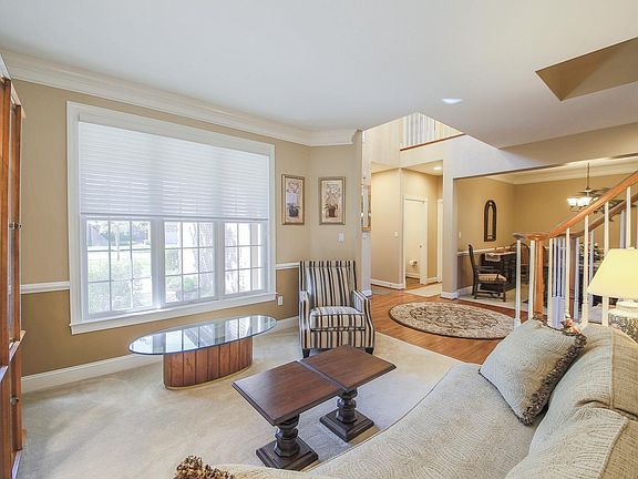 4th image of 44848 Broadmoor Cir S #101