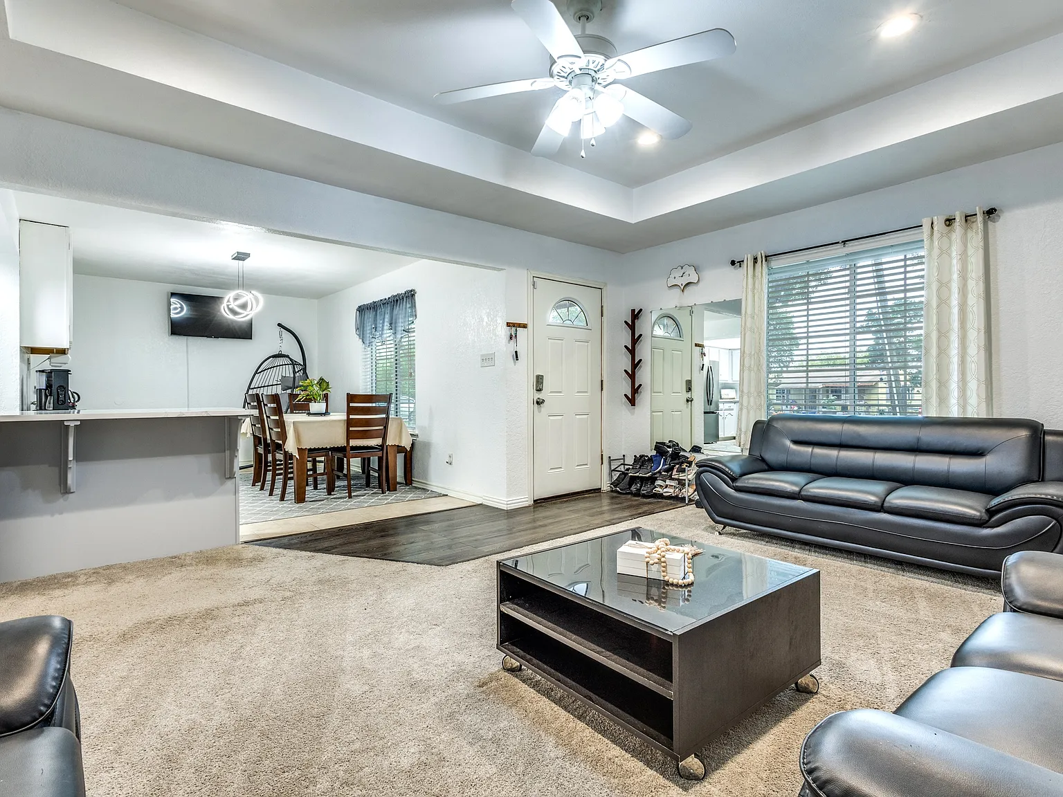 3 bed, 1328 sqft, $1,595 — Photo 1