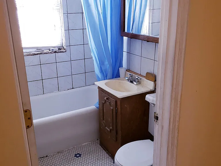 4133 S Albany Ave — Photo 5