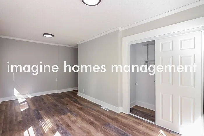 8516 Robinson St — Photo 9
