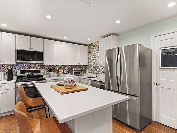 2nd image of 12 Jasper Ln Unit 12